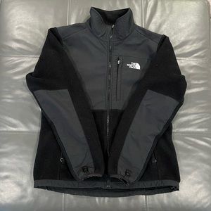 The North Face women’s Denali jacket. Black. Large. Gently used. Non smoking.